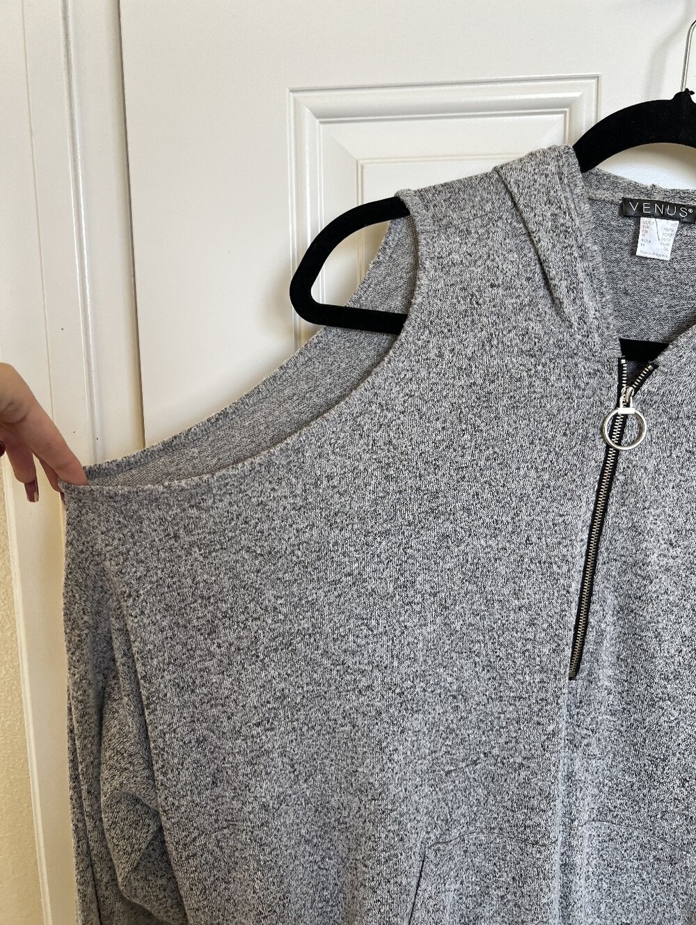 Venus Gray Sweater With Shoulder Style. - Picture 2 of 7
